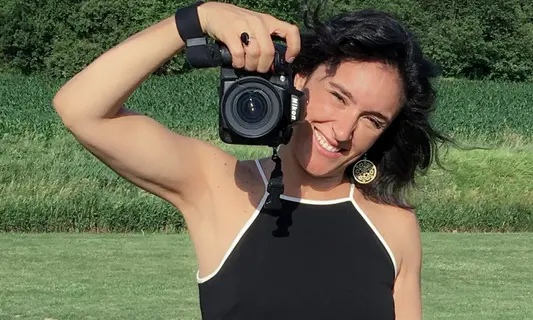 Leticia Andrade with her camera, featured in Voyage ATL